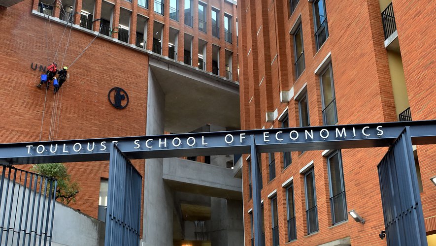 Toulouse School of Economics.